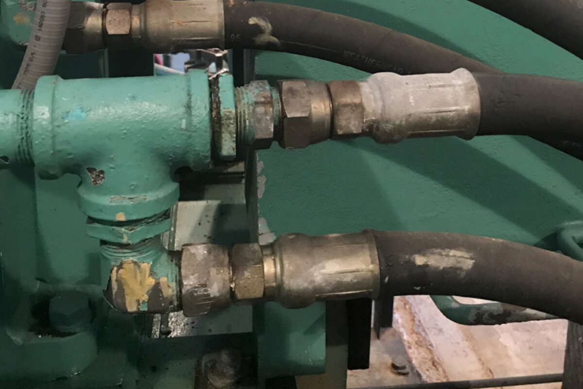 Gearbox lubrication hoses